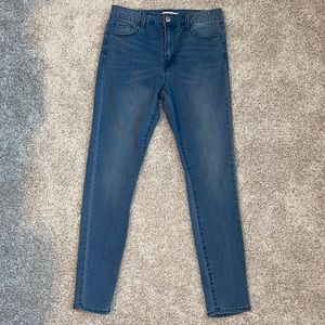 Forever 21 skinny jeans size 27.